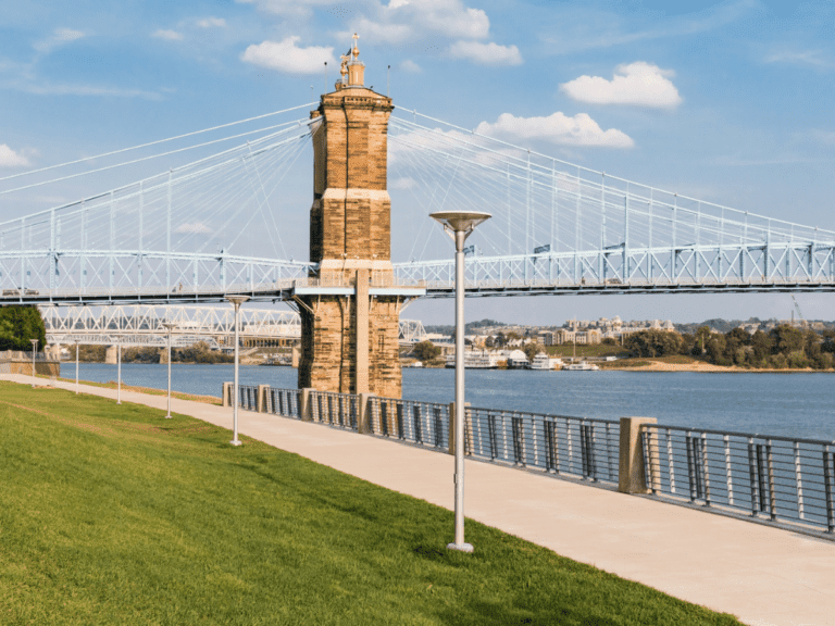 <b>Smale Riverfront Park</b><br>Cincinnati, OH