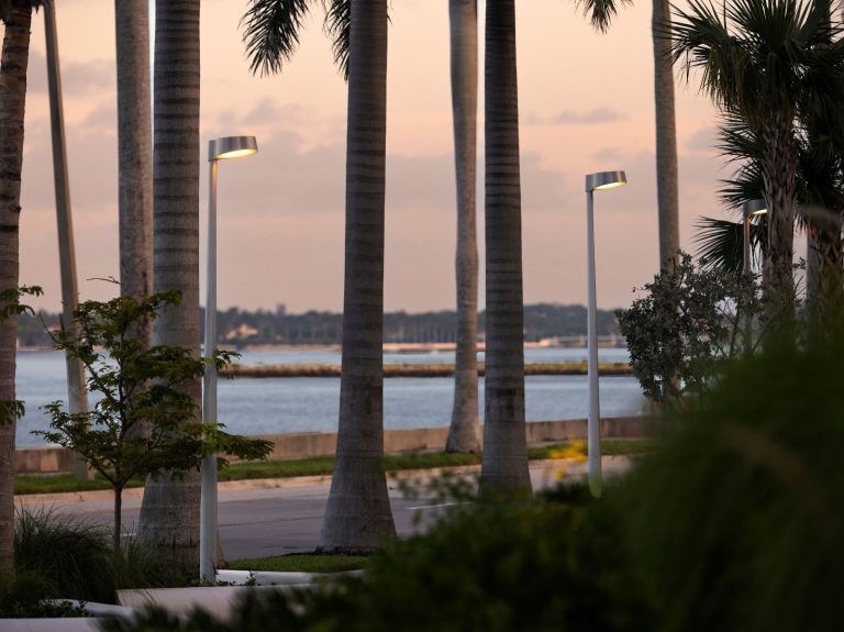 Urban Comfort Optics on Pedestrian Scale Luminaires. 